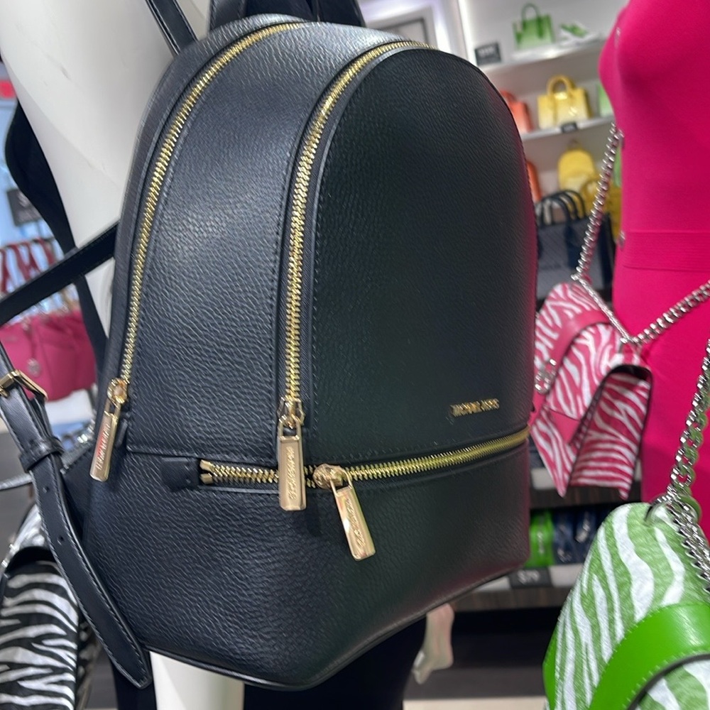 Michael Kors Rhea Medium Pebbled Leather Backpack
Black 
NWT - Picture 11 of 16